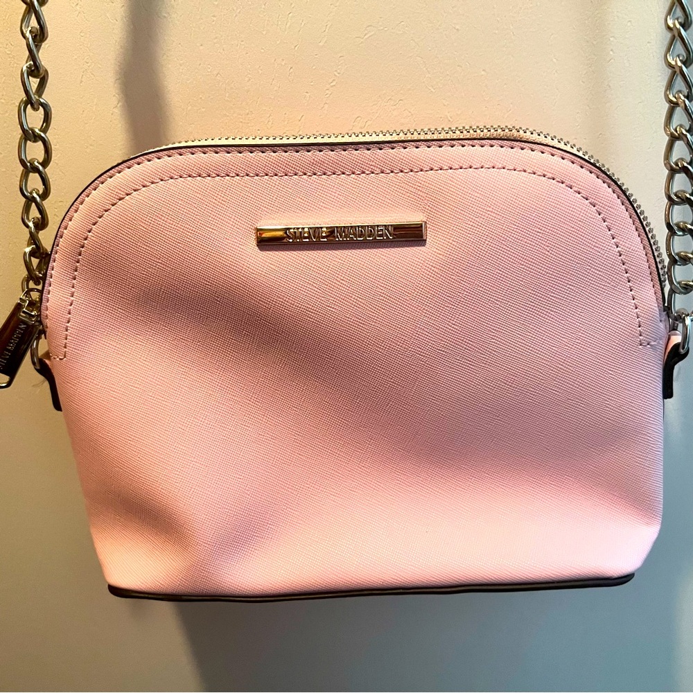 STEVE MADDEN PINK LEATHER PURSE WITH SILVER METAL CHAIN AND LEATHER STRAP